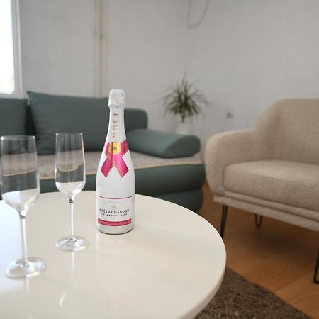 Cinema Vardar Apartment Скопье Экстерьер фото
