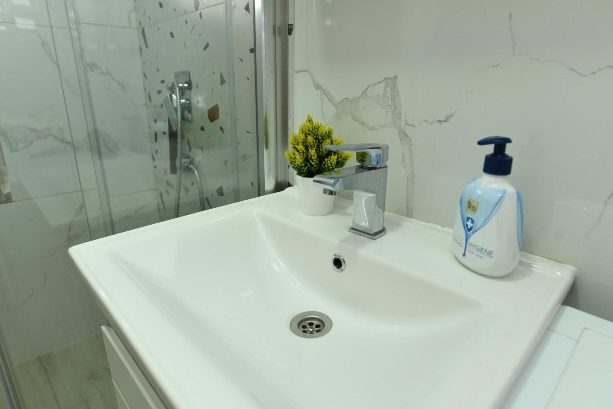 Cinema Vardar Apartment Скопье Экстерьер фото